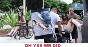 Tekerlekli sandalyedeki çıtır Kimberly’i oturduğu yerde sikerken yakalıyorlar